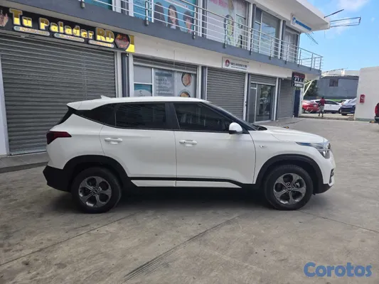 2022 Kia Seltos — foto 14 / 19