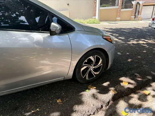 2016 Kia Forte — foto 6 / 9