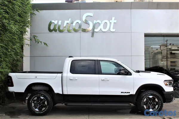 2026 Otra Ram REBEL — foto 4 / 10