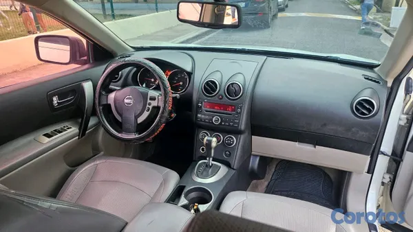 2010 Nissan Rogue — foto 6 / 9