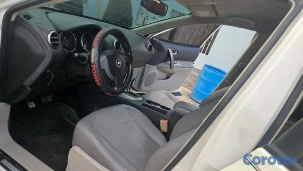 2010 Nissan Rogue — foto 8 / 9