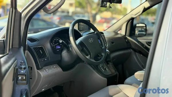 2020 Hyundai Grand Starex — foto 6 / 8