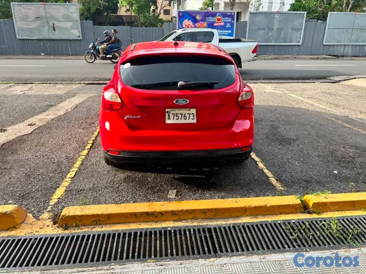 2012 Ford Focus — foto 5 / 8