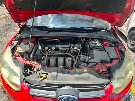 2012 Ford Focus — foto 6 / 8