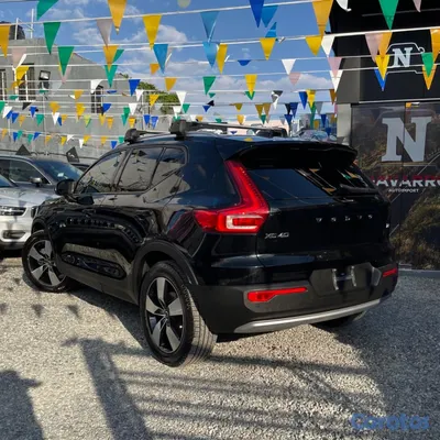 2021 Volvo XC40 T4 MOMENTUM — foto 2 / 10