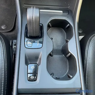 2021 Volvo XC40 T4 MOMENTUM — foto 4 / 10