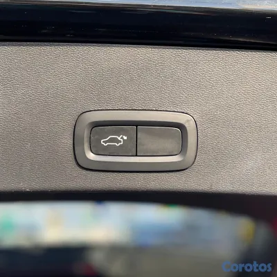 2021 Volvo XC40 T4 MOMENTUM — foto 6 / 10