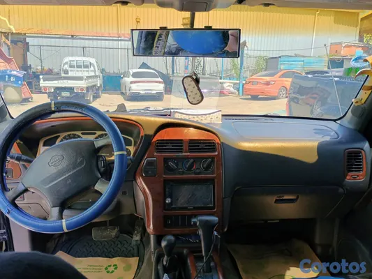 1996 Nissan Pathfinder — foto 6 / 12