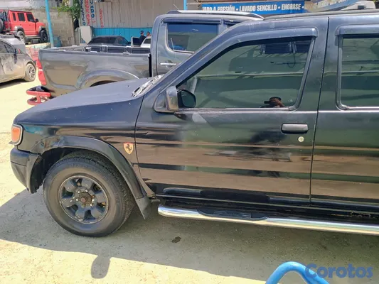 1996 Nissan Pathfinder — foto 9 / 12