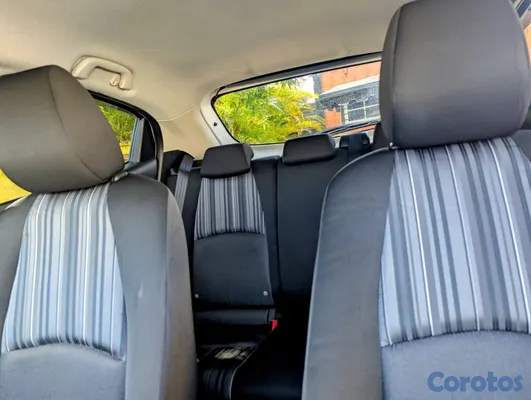 2020 Mazda Demio — foto 8 / 10
