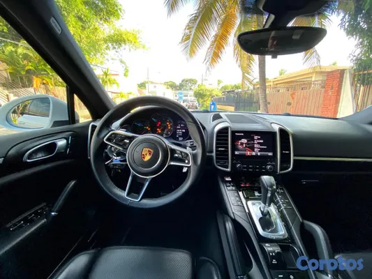 2018 Porsche Cayenne — foto 2 / 4