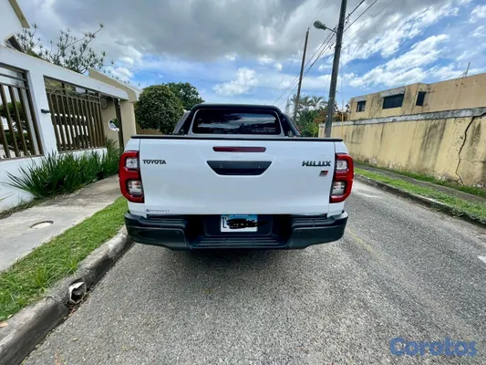 2023 Toyota Hilux — foto 7 / 10