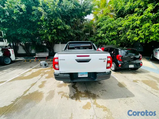 2023 Toyota Hilux — foto 8 / 10