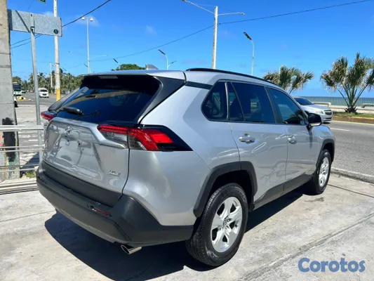 2020 Toyota Rav-4 — foto 9 / 10