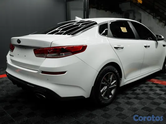 2020 Kia Optima — foto 8 / 11
