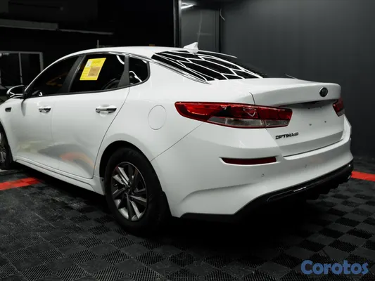 2020 Kia Optima — foto 10 / 11