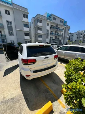 2020 Jeep Cherokee — foto 8 / 10