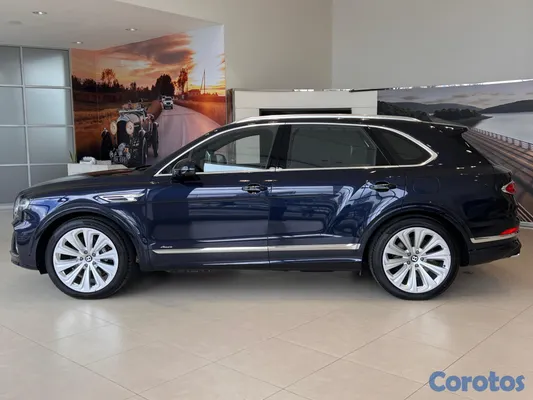 2025 Bentley Bentayga — foto 4 / 11