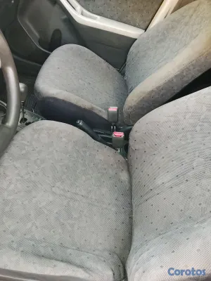 2010 Toyota Vitz — foto 5 / 6