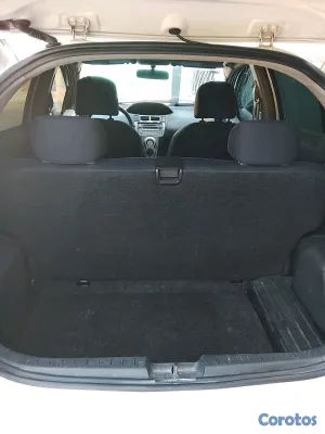 2010 Toyota Vitz — foto 6 / 6
