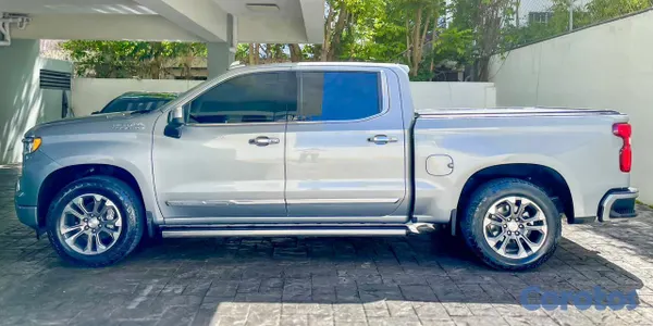 2025 Chevrolet Silverado — foto 4 / 10