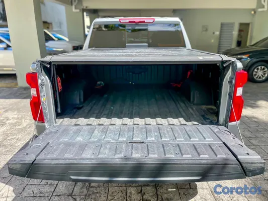 2025 Chevrolet Silverado — foto 6 / 10