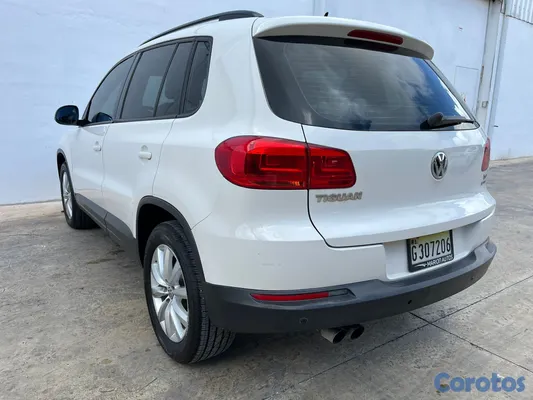 2013 Volkswagen Tiguan — foto 8 / 15