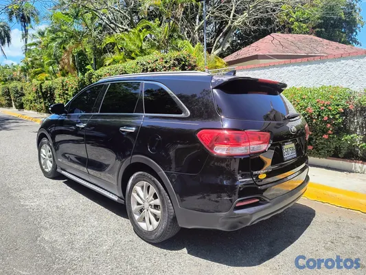 2016 Kia Sorento — foto 6 / 15