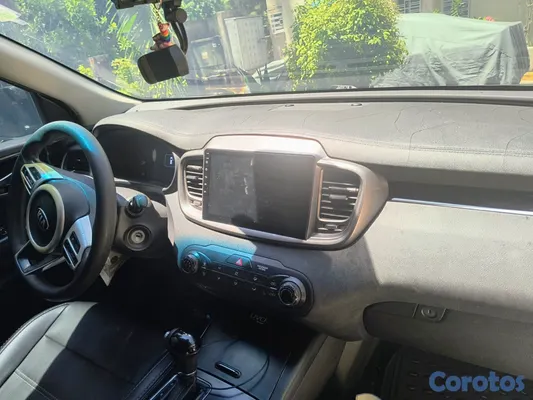 2016 Kia Sorento — foto 10 / 15