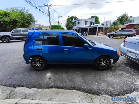2000 Toyota Starlet — foto 3 / 5