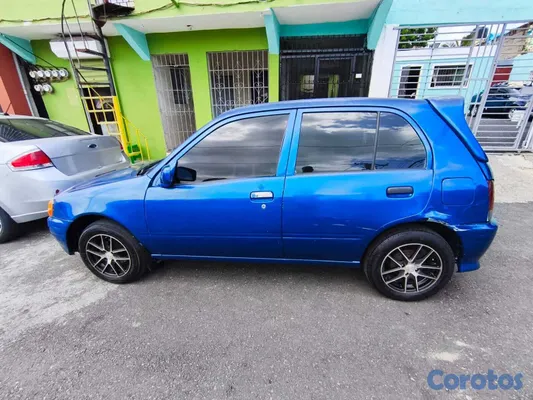 2000 Toyota Starlet — foto 4 / 5