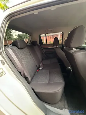 2011 Suzuki Swift — foto 6 / 10