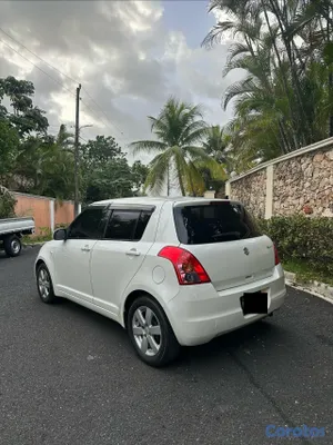 2011 Suzuki Swift — foto 7 / 10