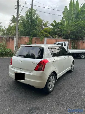 2011 Suzuki Swift — foto 9 / 10
