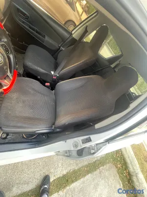 2017 Toyota Vitz — foto 3 / 11