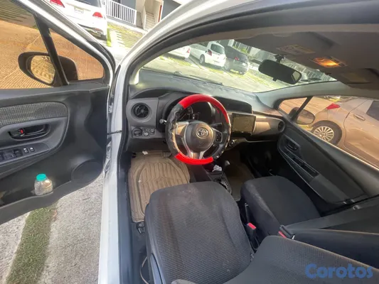 2017 Toyota Vitz — foto 10 / 11