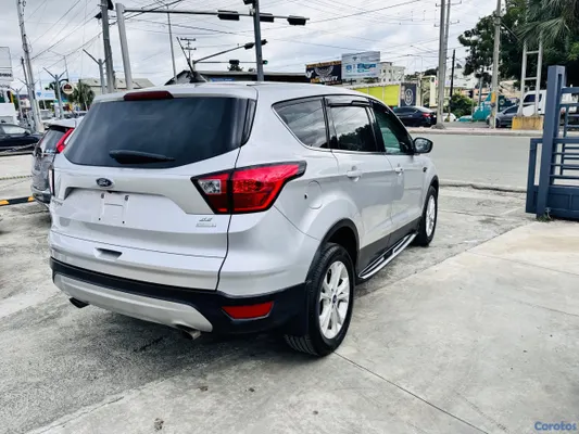 2019 Ford Escape — foto 4 / 10