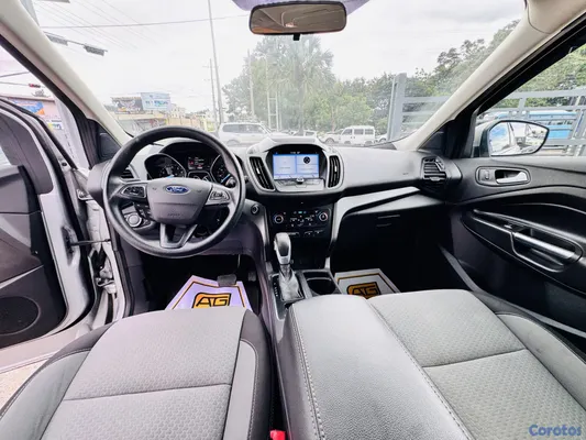 2019 Ford Escape — foto 8 / 10