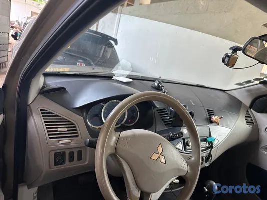2008 Mitsubishi Zinger — foto 16 / 17