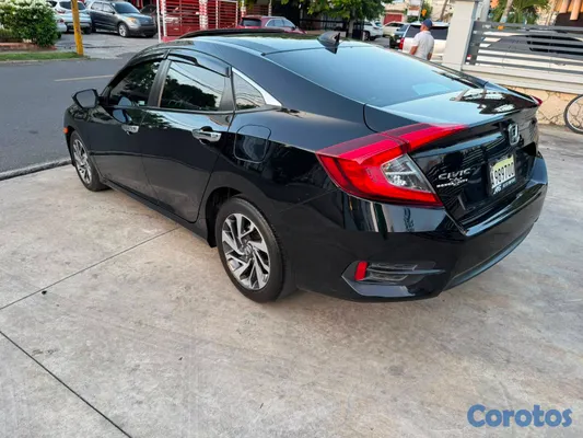 2018 Honda Civic — foto 2 / 11