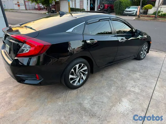 2018 Honda Civic — foto 8 / 11