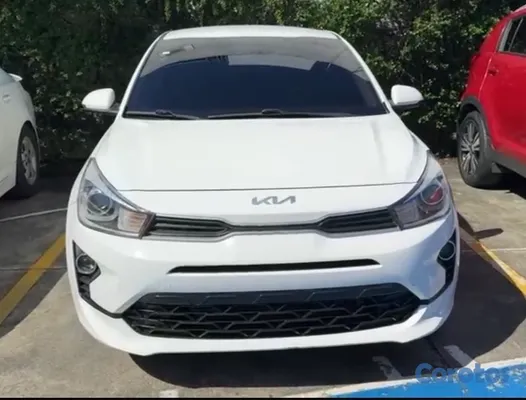 2023 Kia Rio — foto 2 / 13