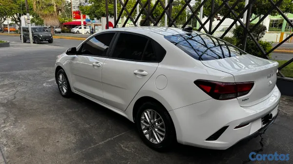2023 Kia Rio — foto 10 / 13