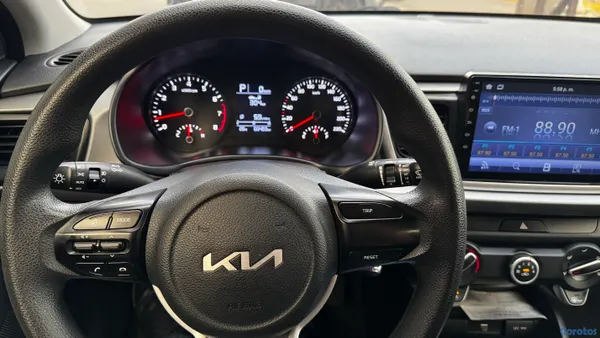 2023 Kia Rio — foto 12 / 13