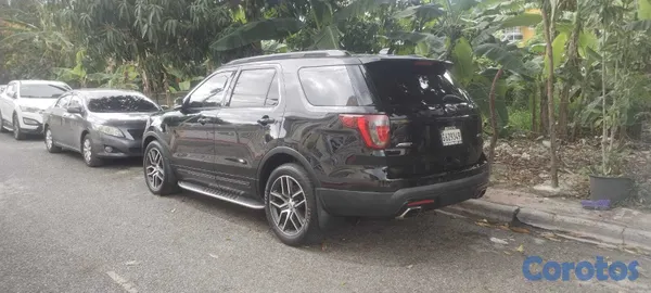 2016 Ford Explorer — foto 2 / 8