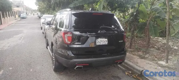 2016 Ford Explorer — foto 4 / 8