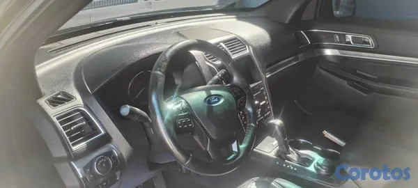 2016 Ford Explorer — foto 5 / 8