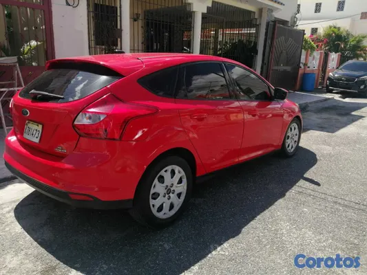 2012 Ford Focus — foto 5 / 9