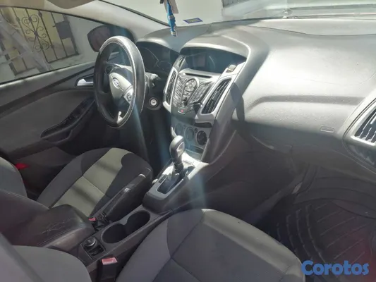 2012 Ford Focus — foto 6 / 9