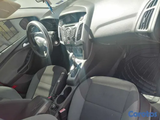 2012 Ford Focus — foto 7 / 9